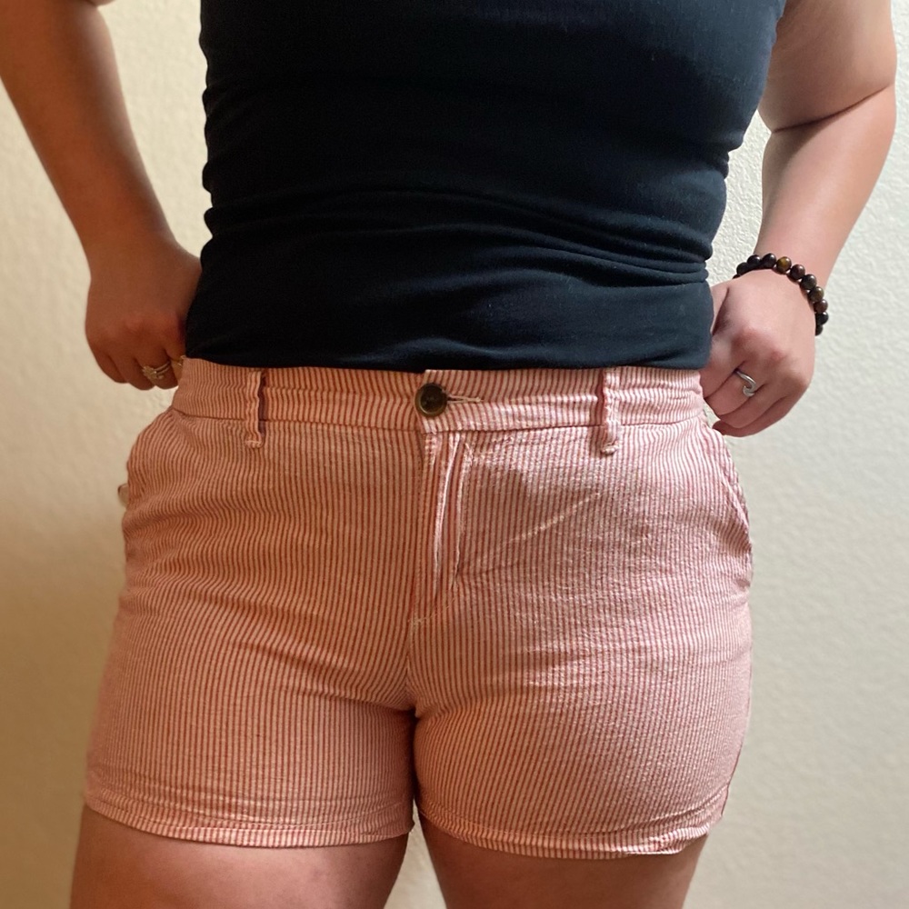 🍒🎲 Old Navy Red & White Striped Shorts🎲🍒